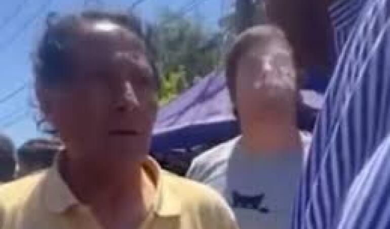 Asqueroso: Violento sujeto es detenido por escupir e insultar al alcalde Rodolfo Carter en Rancagua cuando hacia campaña por el A Favor