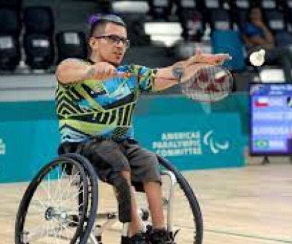 La número 16: Jaime Aránguiz consigue medalla de oro para Chile en Parabádminton