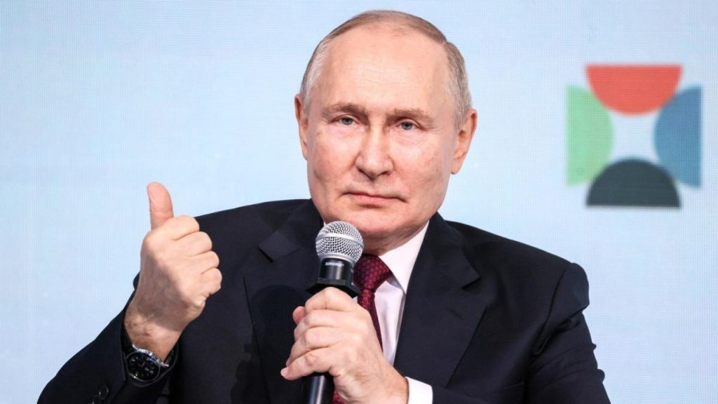 Putin admite necesidad de detener la tragedia en Ucrania
