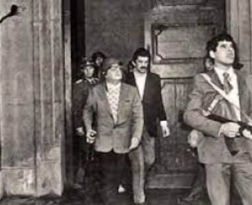 Corte Suprema aumenta penas a militares condenados por desaparición de excolaboradores de Allende detenidos en La Moneda