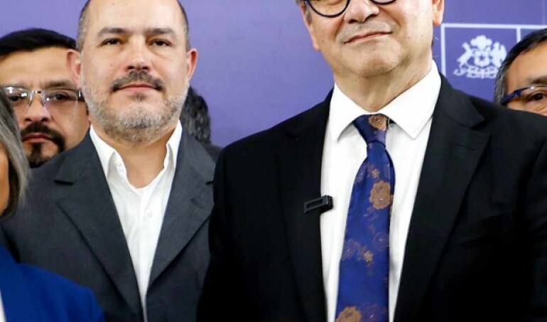 Gobierno alcanza acuerdo para reajustar sueldos en sector público: Incluye aumento de 4,3% y bonos y destacan que ningún trabajador público no ganará menos de $500 mil