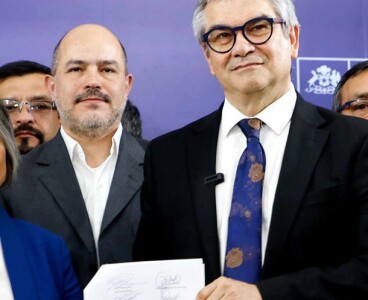Gobierno alcanza acuerdo para reajustar sueldos en sector público: Incluye aumento de 4,3% y bonos y destacan que ningún trabajador público no ganará menos de $500 mil
