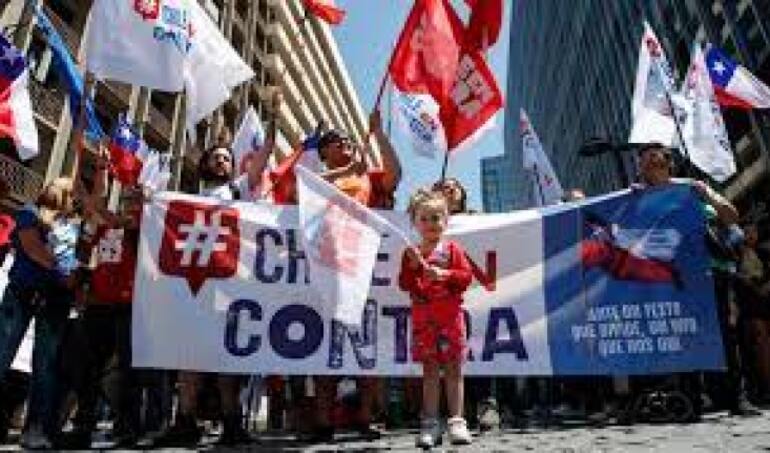 La opción En contra logra mayoría y Chile descarta una nueva Constitución