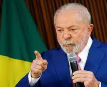 Lula indulta a condenados por delitos sin violencia en Brasil