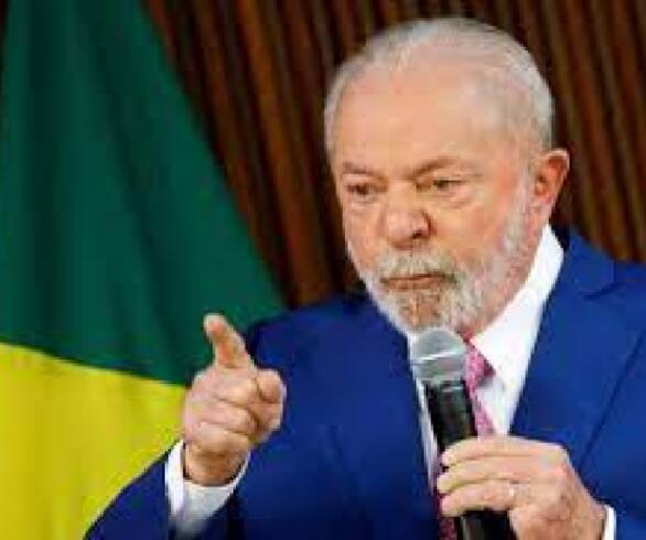 Lula indulta a condenados por delitos sin violencia en Brasil