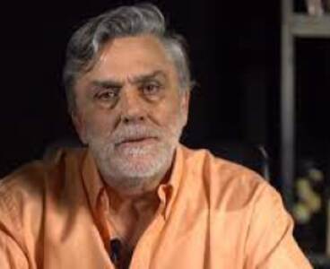 Pablo Longueira vinculado a empresa de factoring en querella por estafa y lavado de activos