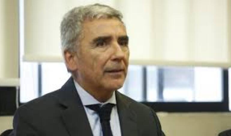 Rector Carlos Peña: El Socialismo Democrático y Boric deben sacudirse del lastre del Frente Amplio