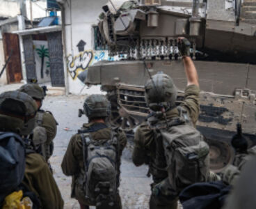 Rehenes muertos por error del Ejército de Israel llevaban bandera blanca y sin camiseta
