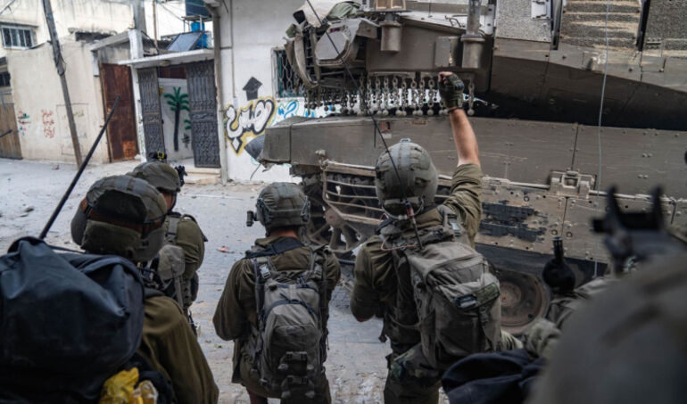 Rehenes muertos por error del Ejército de Israel llevaban bandera blanca y sin camiseta