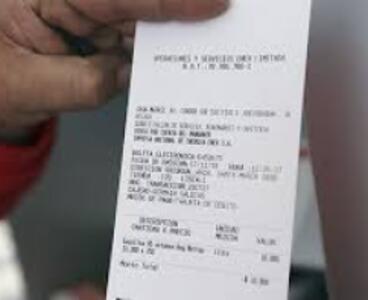 Sernac denuncia a 13 supermercados y tiendas de retail por exigir boletas a la salida de sus locales
