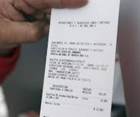 Sernac denuncia a 13 supermercados y tiendas de retail por exigir boletas a la salida de sus locales