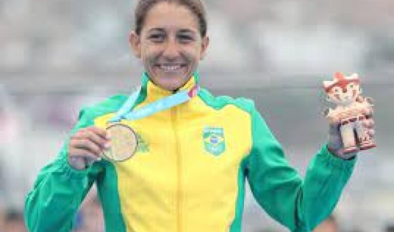 Triatleta brasileña campeona panamericana y ganadora del Ironman de Pucón fue atropellada mientras entrenaba: Está grave