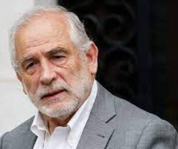 Comisión revisora aprueba acusación constitucional a ministro Montes