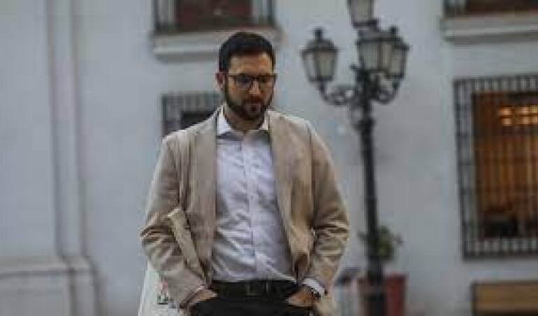 Jefe de asesores de Boric declara en comisión que revisa acusación contra ministro Montes por rumor