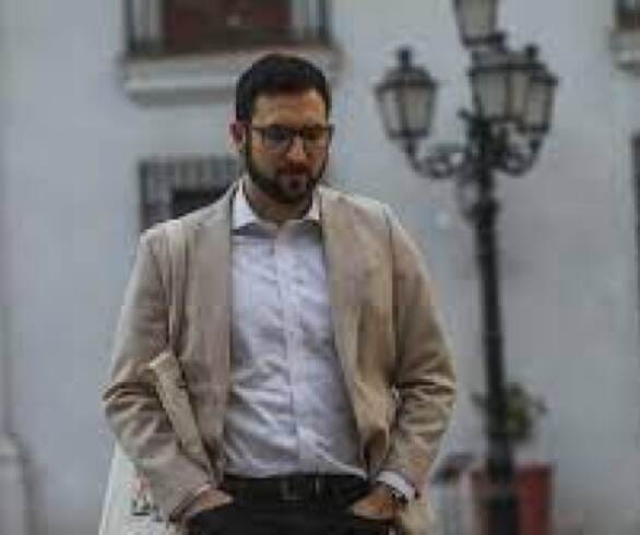 Jefe de asesores de Boric declara en comisión que revisa acusación contra ministro Montes por rumor