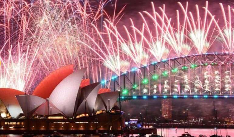 Los primeros en recibir el año nuevo con fuegos de artificio, luces y drones luminosos: Australia, Nueva Zelanda y China