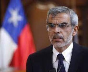 Ministro de Justicia dice que no hay imposibilidad legal para que general Yáñez ejerza su cargo pese a formalización
