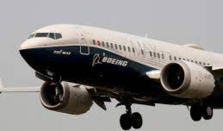 Ordenan dejar en tierra a 171 aviones Boeing tras grave incidente en EEUU