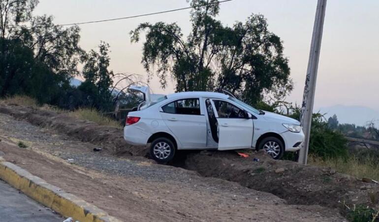 Un delincuente menos: 4 sujetos roban violentamente auto en Peñalolén y son descubiertos e intentan atropellar a carabinero que dispara y mata a delincuente